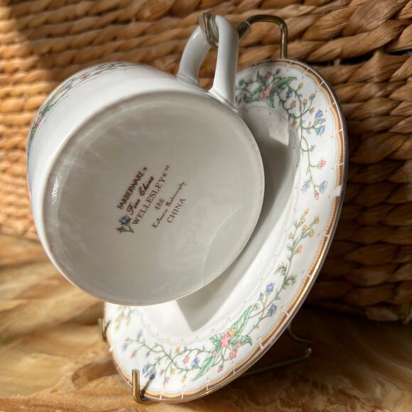 Floral Tea Cup & Saucer Wellesley - Picture 2 of 5